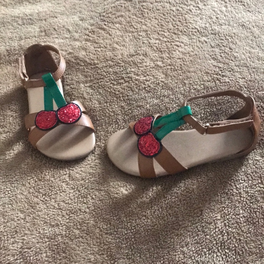 Little girl’s cherry sandals!